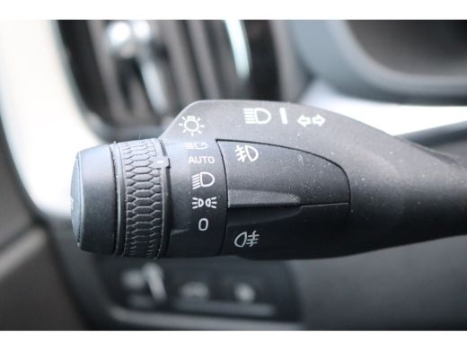 Volvo  XC60 2.0 T8 Twin Engine AWD Momentum Pro Open-dak/Trekhaak/Camera/Leder/Carplay-android ActivLease financial lease