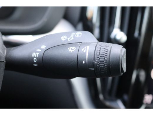 Volvo  XC60 2.0 T8 Twin Engine AWD Momentum Pro Open-dak/Trekhaak/Camera/Leder/Carplay-android ActivLease financial lease