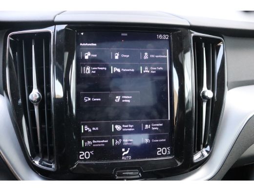 Volvo  XC60 2.0 T8 Twin Engine AWD Momentum Pro Open-dak/Trekhaak/Camera/Leder/Carplay-android ActivLease financial lease