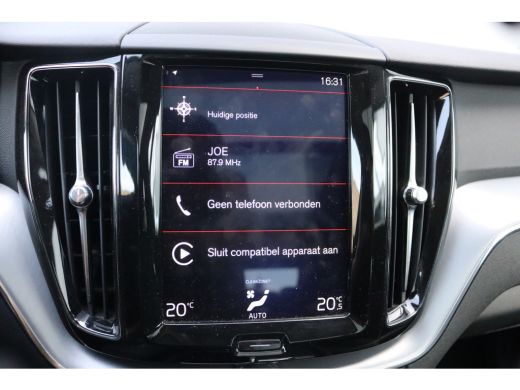 Volvo  XC60 2.0 T8 Twin Engine AWD Momentum Pro Open-dak/Trekhaak/Camera/Leder/Carplay-android ActivLease financial lease