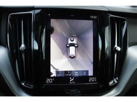 Volvo  XC60 2.0 T8 Twin Engine AWD Momentum Pro Open-dak/Trekhaak/Camera/Leder/Carplay-android ActivLease financial lease