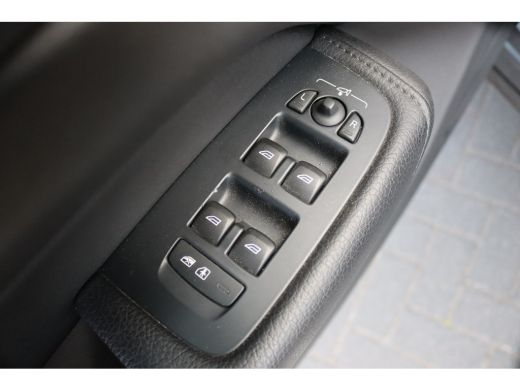 Volvo  XC60 2.0 T8 Twin Engine AWD Momentum Pro Open-dak/Trekhaak/Camera/Leder/Carplay-android ActivLease financial lease