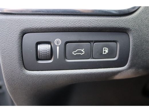 Volvo  XC60 2.0 T8 Twin Engine AWD Momentum Pro Open-dak/Trekhaak/Camera/Leder/Carplay-android ActivLease financial lease