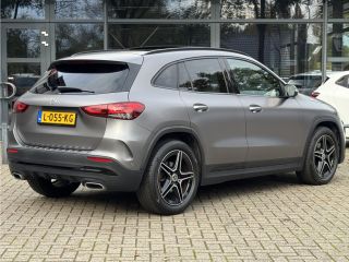 Mercedes-Benz GLA 180 Business Solution AMG Automaat/Panoramadak/LED/Keyless/Widescreen
