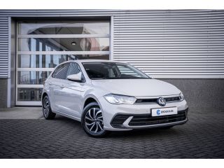 Volkswagen Polo 1.0 TSI Life Edition | Achteruitrijcamera | Parkeersensor voor en achter | Voorstoelen verwarmd