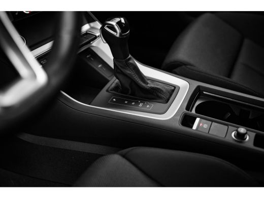 Audi Q3 45 TFSi e Advanced Edition ActivLease financial lease