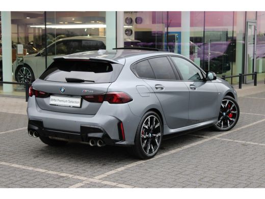 BMW 1 Serie M135 xDrive High Executive M Sport Automaat / Panoramadak / M Sportstoelen / M Adaptief onderstel... ActivLease financial lease