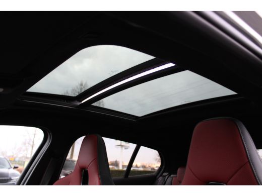 BMW 1 Serie M135 xDrive High Executive M Sport Automaat / Panoramadak / M Sportstoelen / M Adaptief onderstel... ActivLease financial lease