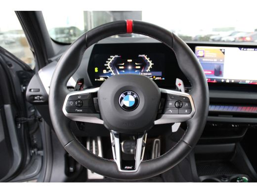 BMW 1 Serie M135 xDrive High Executive M Sport Automaat / Panoramadak / M Sportstoelen / M Adaptief onderstel... ActivLease financial lease