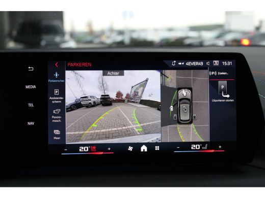 BMW 1 Serie M135 xDrive High Executive M Sport Automaat / Panoramadak / M Sportstoelen / M Adaptief onderstel... ActivLease financial lease