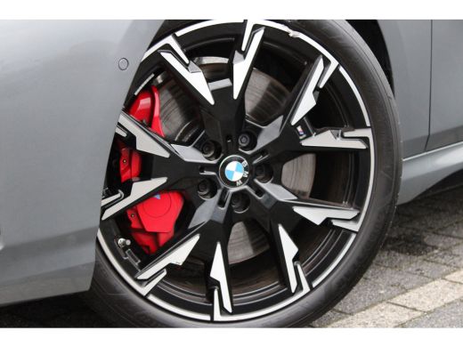 BMW 1 Serie M135 xDrive High Executive M Sport Automaat / Panoramadak / M Sportstoelen / M Adaptief onderstel... ActivLease financial lease