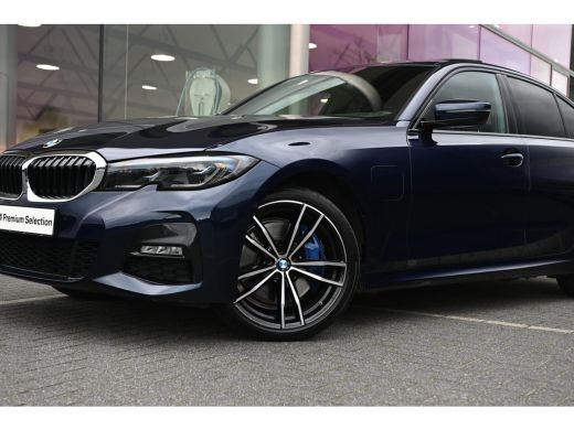 BMW 3 Serie 320e High Executive M Sport Automaat / Schuif-kanteldak / Sportstoelen / Achteruitrijcamera / Stu... ActivLease financial lease