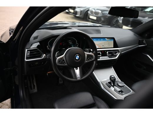 BMW 3 Serie 320e High Executive M Sport Automaat / Schuif-kanteldak / Sportstoelen / Achteruitrijcamera / Stu... ActivLease financial lease