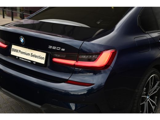 BMW 3 Serie 320e High Executive M Sport Automaat / Schuif-kanteldak / Sportstoelen / Achteruitrijcamera / Stu... ActivLease financial lease