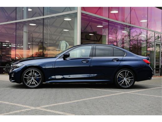 BMW 3 Serie 320e High Executive M Sport Automaat / Schuif-kanteldak / Sportstoelen / Achteruitrijcamera / Stu... ActivLease financial lease
