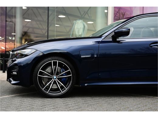 BMW 3 Serie 320e High Executive M Sport Automaat / Schuif-kanteldak / Sportstoelen / Achteruitrijcamera / Stu... ActivLease financial lease