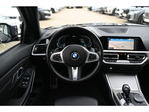 BMW 3 Serie 320e High Executive M Sport Automaat / Schuif-kanteldak / Sportstoelen / Achteruitrijcamera / Stu... ActivLease financial lease