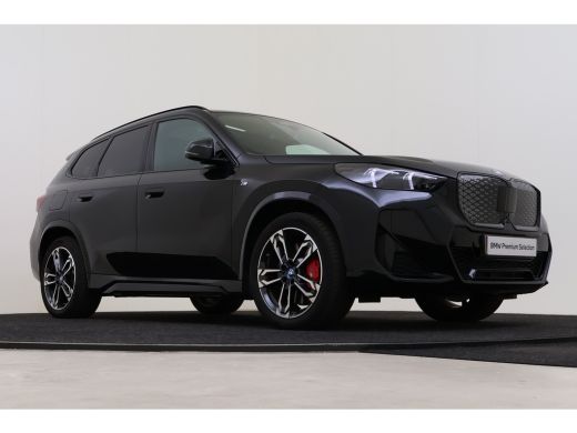 BMW iX1 eDrive20 High Executive M Sport / Panoramadak / Sportstoelen / M Adaptief onderstel / Comfort Acc... ActivLease financial lease