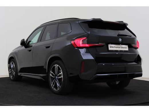 BMW iX1 eDrive20 High Executive M Sport / Panoramadak / Sportstoelen / M Adaptief onderstel / Comfort Acc... ActivLease financial lease