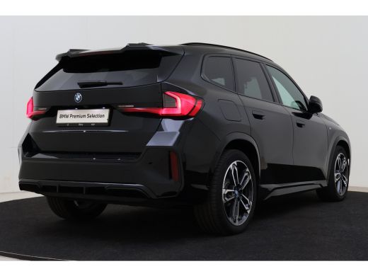BMW iX1 eDrive20 High Executive M Sport / Panoramadak / Sportstoelen / M Adaptief onderstel / Comfort Acc... ActivLease financial lease