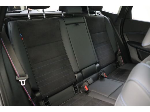 BMW iX1 eDrive20 High Executive M Sport / Panoramadak / Sportstoelen / M Adaptief onderstel / Comfort Acc... ActivLease financial lease