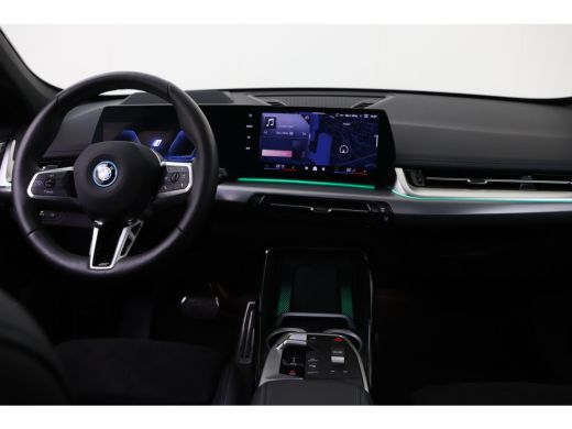 BMW iX1 eDrive20 High Executive M Sport / Panoramadak / Sportstoelen / M Adaptief onderstel / Comfort Acc... ActivLease financial lease