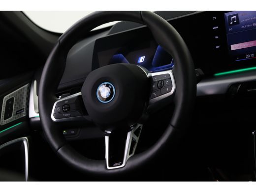 BMW iX1 eDrive20 High Executive M Sport / Panoramadak / Sportstoelen / M Adaptief onderstel / Comfort Acc... ActivLease financial lease