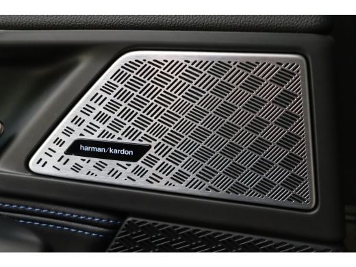 BMW iX1 eDrive20 High Executive M Sport / Panoramadak / Sportstoelen / M Adaptief onderstel / Comfort Acc... ActivLease financial lease