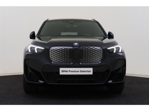 BMW iX1 eDrive20 High Executive M Sport / Panoramadak / Sportstoelen / M Adaptief onderstel / Comfort Acc... ActivLease financial lease