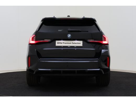 BMW iX1 eDrive20 High Executive M Sport / Panoramadak / Sportstoelen / M Adaptief onderstel / Comfort Acc... ActivLease financial lease