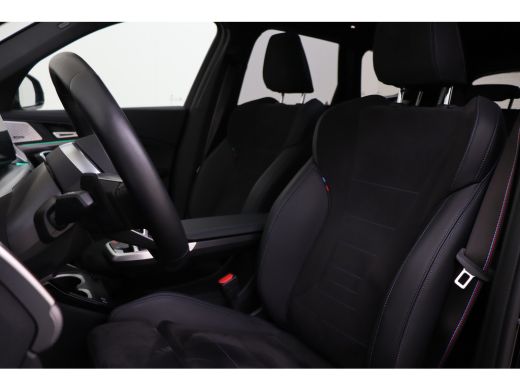 BMW iX1 eDrive20 High Executive M Sport / Panoramadak / Sportstoelen / M Adaptief onderstel / Comfort Acc... ActivLease financial lease