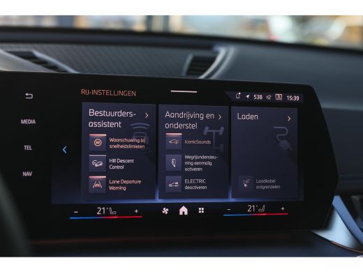 BMW X1 xDrive25e M Sport Automaat / Trekhaak / Sportstoelen / Achteruitrijcamera / M Adaptief onderstel ... ActivLease financial lease