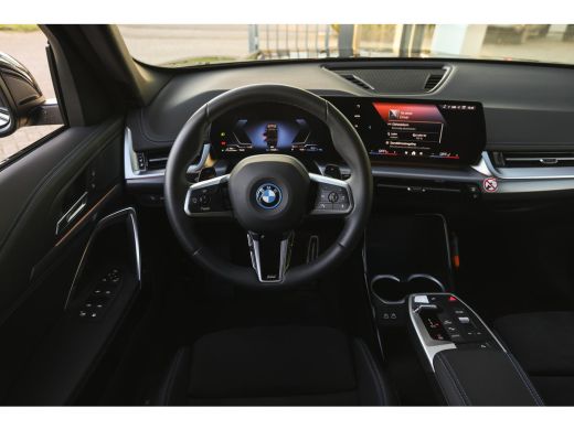 BMW X1 xDrive25e M Sport Automaat / Trekhaak / Sportstoelen / Achteruitrijcamera / M Adaptief onderstel ... ActivLease financial lease