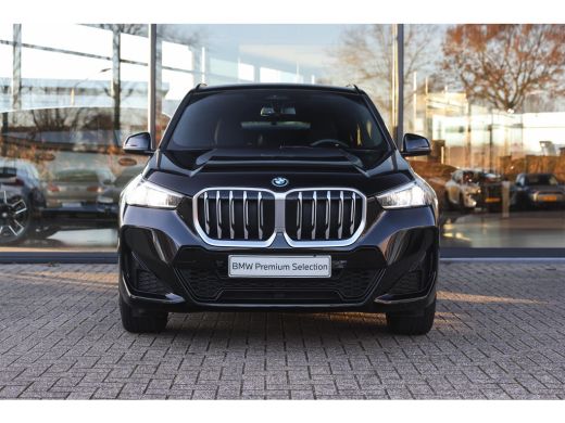 BMW X1 xDrive25e M Sport Automaat / Trekhaak / Sportstoelen / Achteruitrijcamera / M Adaptief onderstel ... ActivLease financial lease