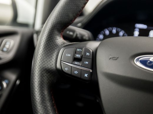 Ford Fiesta 1.0 EcoBoost ST-Line (APPLE CARPLAY, GROOT NAVI, STUUR/STOELVERWARMING, LED KOPLAMPEN, SPORTSTOEL... ActivLease financial lease