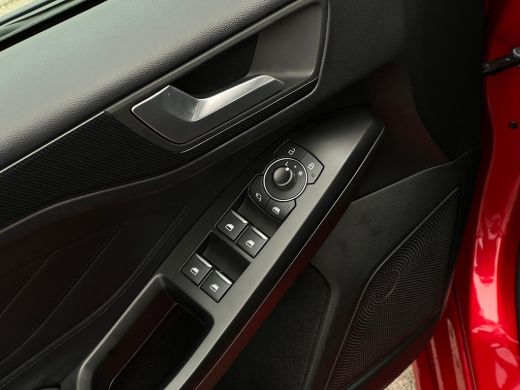 Ford Focus 1.0 EcoBoost Hybrid ST Line Business NL AUTO | CAMERA | CARPLAY | ActivLease financial lease