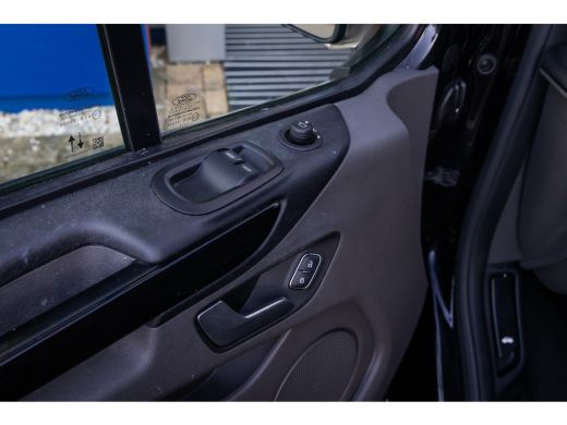 Ford Transit Custom 320 2.0 TDCI L1H1 Limited | Trekhaak | Stoel en voorruit verwarming | Apple Carplay/Android Auto ... ActivLease financial lease