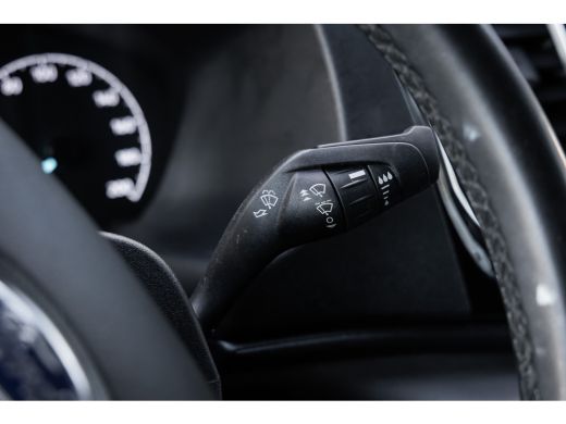 Ford Transit Custom 320 2.0 TDCI L1H1 Limited | Trekhaak | Stoel en voorruit verwarming | Apple Carplay/Android Auto ... ActivLease financial lease