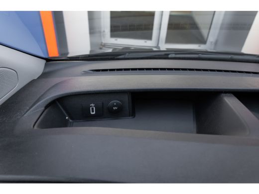 Ford Transit Custom 320 2.0 TDCI L1H1 Limited | Trekhaak | Stoel en voorruit verwarming | Apple Carplay/Android Auto ... ActivLease financial lease