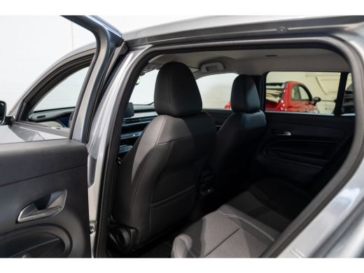 Jeep Avenger Summit 54 kWh | Navigatie | Stoel & Voorrruit verwarming | Elektrische Achterklep | Camera | Appl... ActivLease financial lease