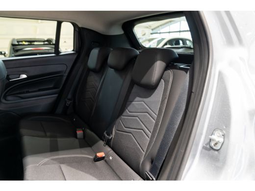 Jeep Avenger Summit 54 kWh | Navigatie | Stoel & Voorrruit verwarming | Elektrische Achterklep | Camera | Appl... ActivLease financial lease