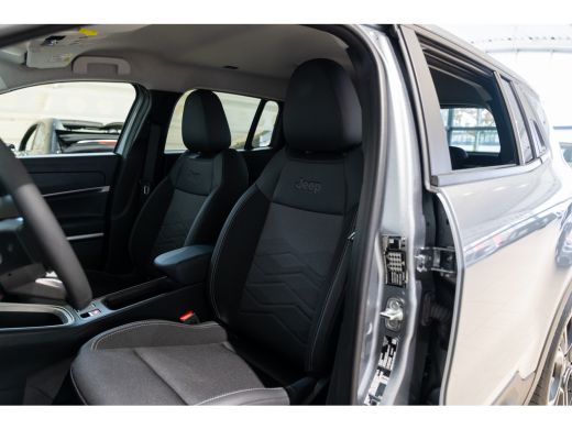 Jeep Avenger Summit 54 kWh | Navigatie | Stoel & Voorrruit verwarming | Elektrische Achterklep | Camera | Appl... ActivLease financial lease