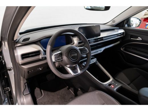 Jeep Avenger Summit 54 kWh | Navigatie | Stoel & Voorrruit verwarming | Elektrische Achterklep | Camera | Appl... ActivLease financial lease