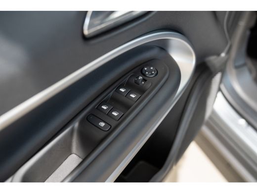 Jeep Avenger Summit 54 kWh | Navigatie | Stoel & Voorrruit verwarming | Elektrische Achterklep | Camera | Appl... ActivLease financial lease