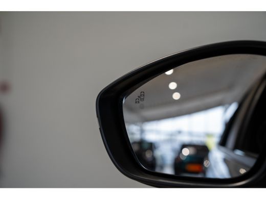 Jeep Avenger Summit 54 kWh | Navigatie | Stoel & Voorrruit verwarming | Elektrische Achterklep | Camera | Appl... ActivLease financial lease