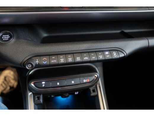 Jeep Avenger Summit 54 kWh | Navigatie | Stoel & Voorrruit verwarming | Elektrische Achterklep | Camera | Appl... ActivLease financial lease