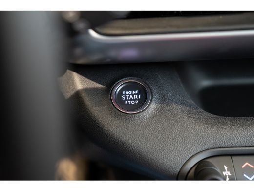 Jeep Avenger Summit 54 kWh | Navigatie | Stoel & Voorrruit verwarming | Elektrische Achterklep | Camera | Appl... ActivLease financial lease