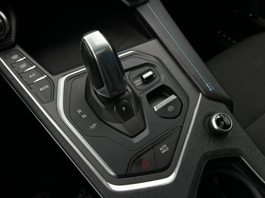 Lynk & Co 01 1.5 2X ZWART OP VOORRAAD! NL AUTO | CAMERA | PANO | ActivLease financial lease