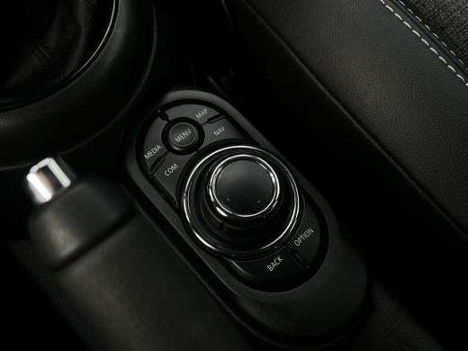 Mini Cooper 1.5 Business Edition NL AUTO | DEALER ONDERH | UNION JACK | CARPLAY ActivLease financial lease