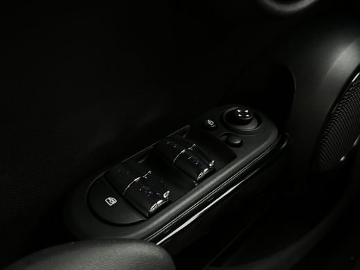 Mini Cooper 1.5 Business Edition NL AUTO | DEALER ONDERH | UNION JACK | CARPLAY ActivLease financial lease
